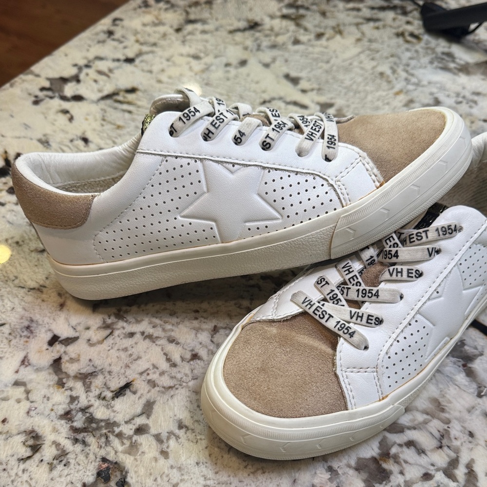 Vintage Havana Grande White and Tan Leather Women’s Sneakers 6.5
